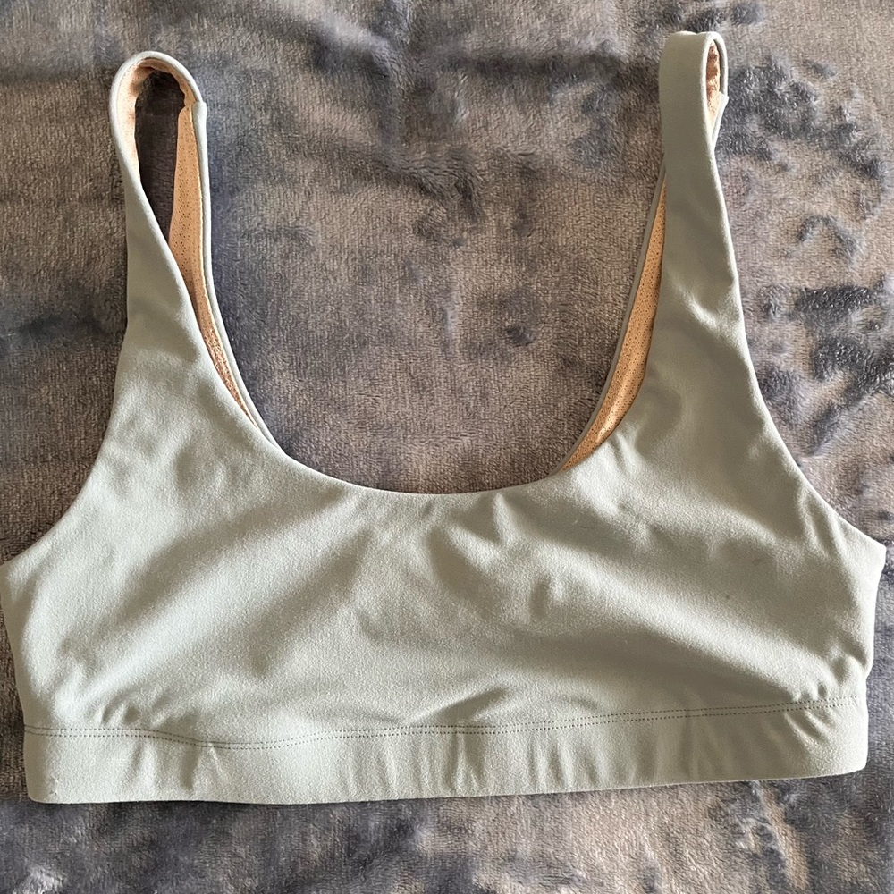 Vuori Daily Sports Bra Woman’s Medium